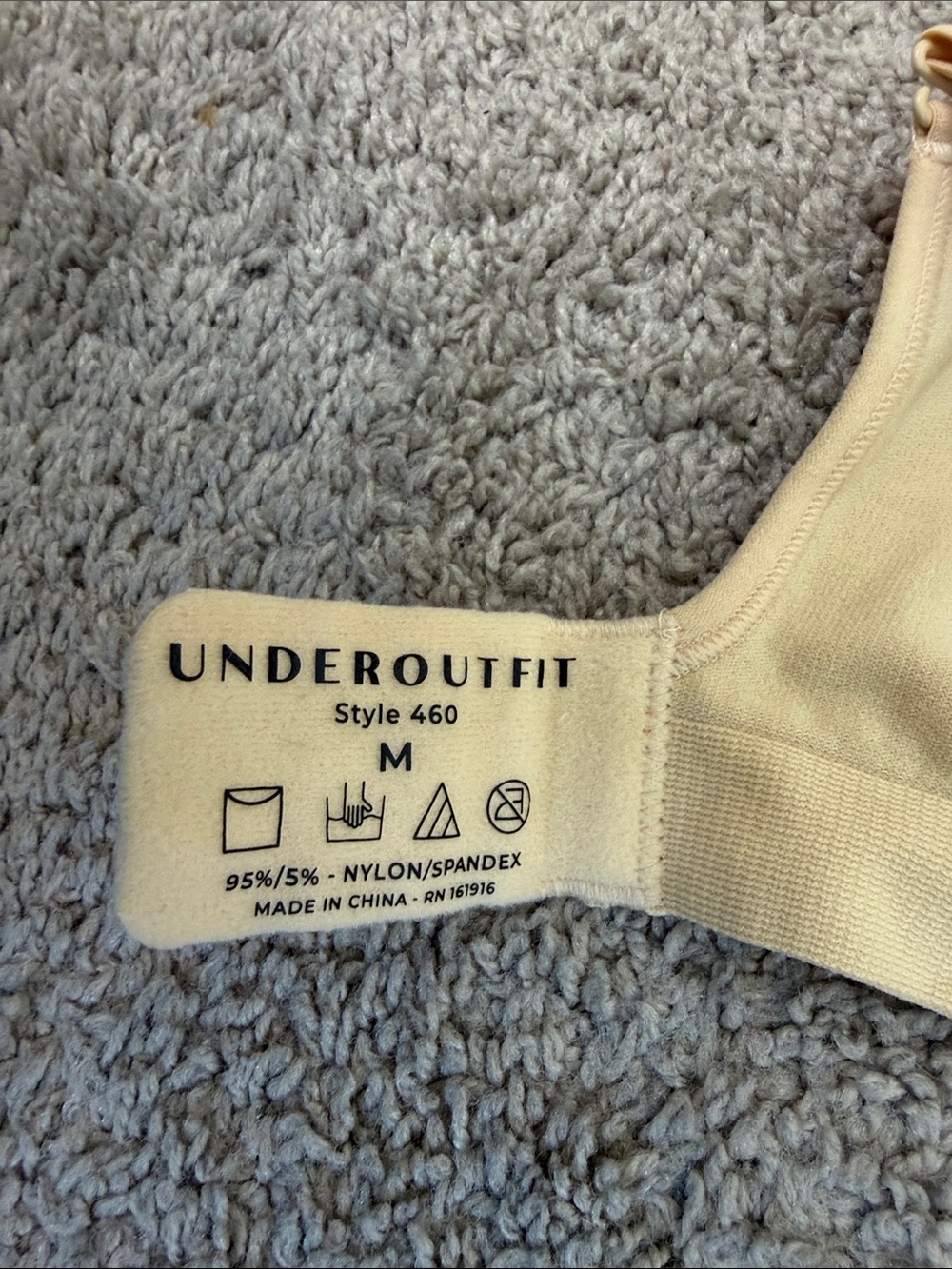 Underoutfit Seamless Nude T-Shirt Bra Style 460 Extender M NWT Adjustable Straps - Picture 2 of 4
